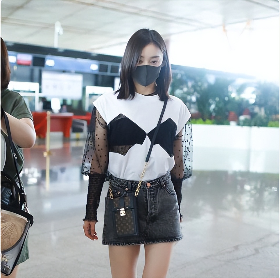 “豆腐干”的6厘米牛仔裤，袁姗姗挑战外穿造型，网友：大胆