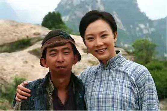 要钱没钱，要貌没貌！7位丑男演员娶的老婆，一个比一个漂亮