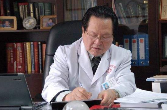 良医徐克成：66岁患癌又救近万癌症患者，被央视誉为“癌症克星”