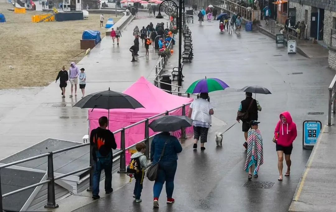 热浪over！英国温度一夜骤降15℃，多地迎来大降雨