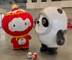 日本记者是他最大粉丝？冬奥吉祥物冰墩墩成功出圈，实在太可爱了