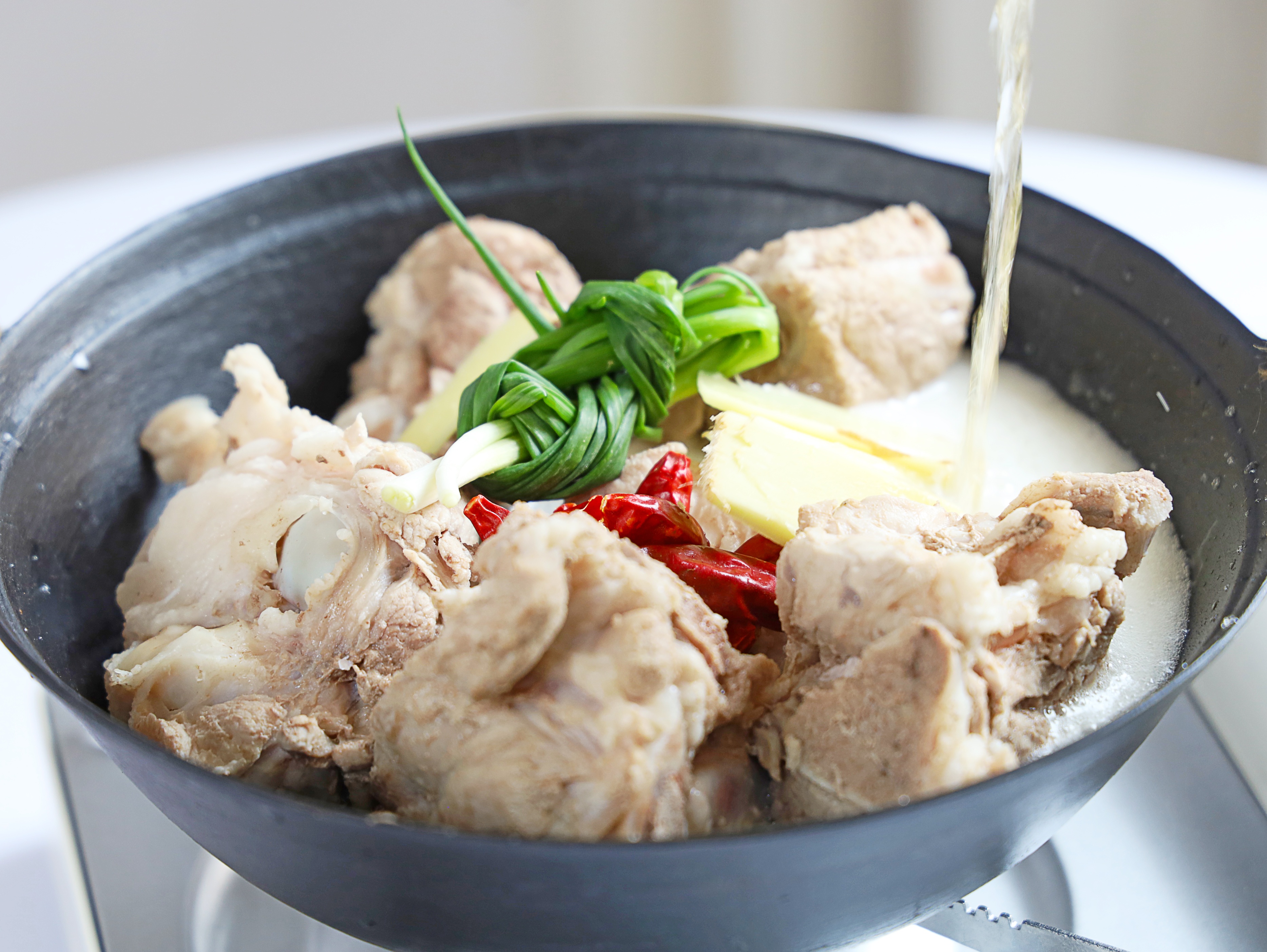 筒骨多少钱一斤酱大骨这么做酱香浓郁