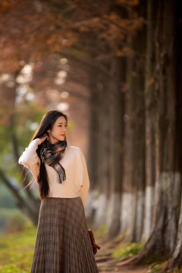氣質(zhì)女性拍照技巧，7個(gè)有效擺姿，拍照優(yōu)雅知性很有魅力