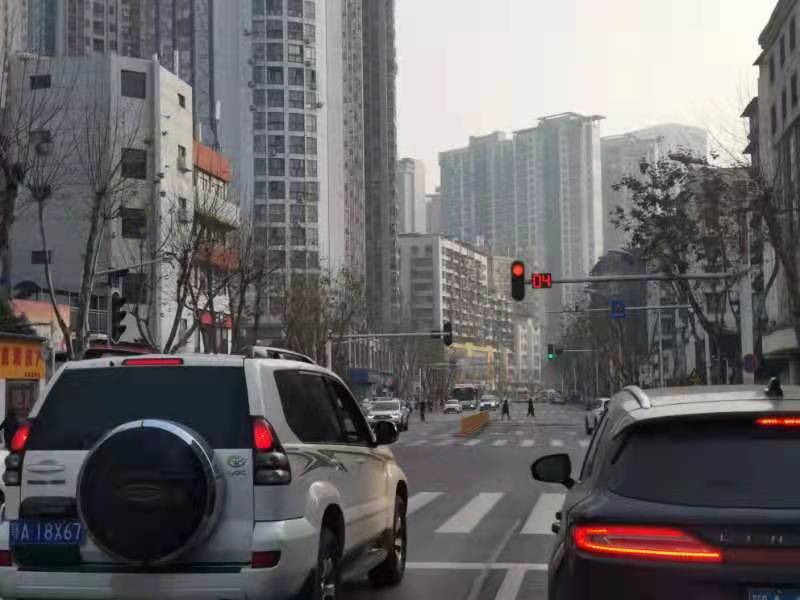 原创诗歌｜闯红灯（作者余后臣）