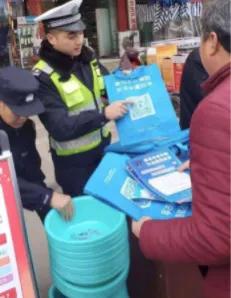 春运将至 汉中交警一大队唱响冬季农村交通安全宣传“好声音”