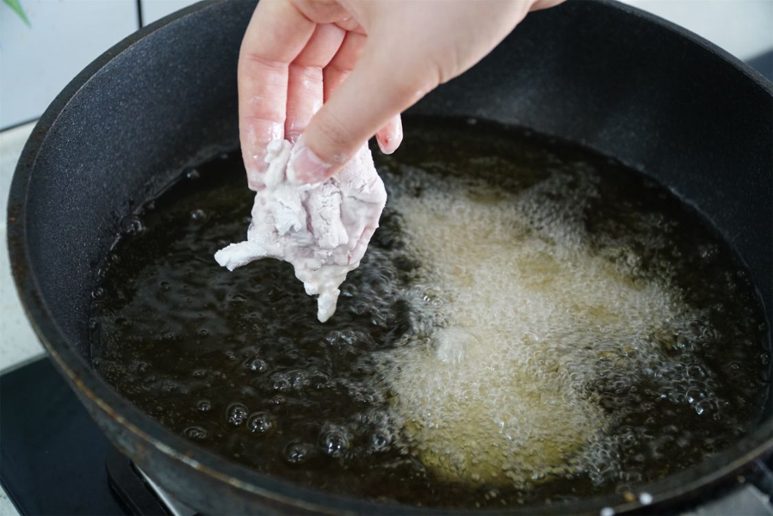 東北大哥指點的鍋包肉，外酥里嫩，果然味道不錯，孩子吃上癮了