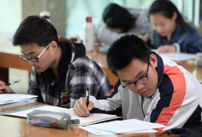 高中阶段哪个学科最难？英语学科未进前三，榜首难度指数五颗星