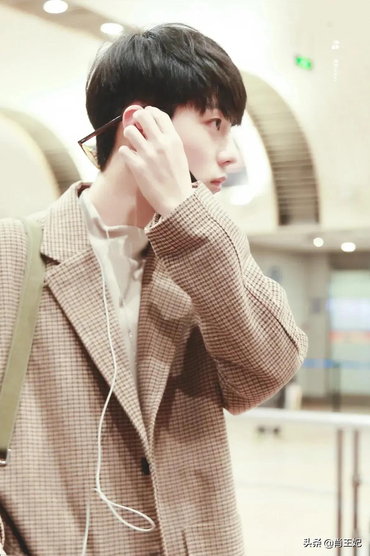 桃桃的一组生图,肖战的眼睛真好看,灵气逼人鲜花与少年绝配