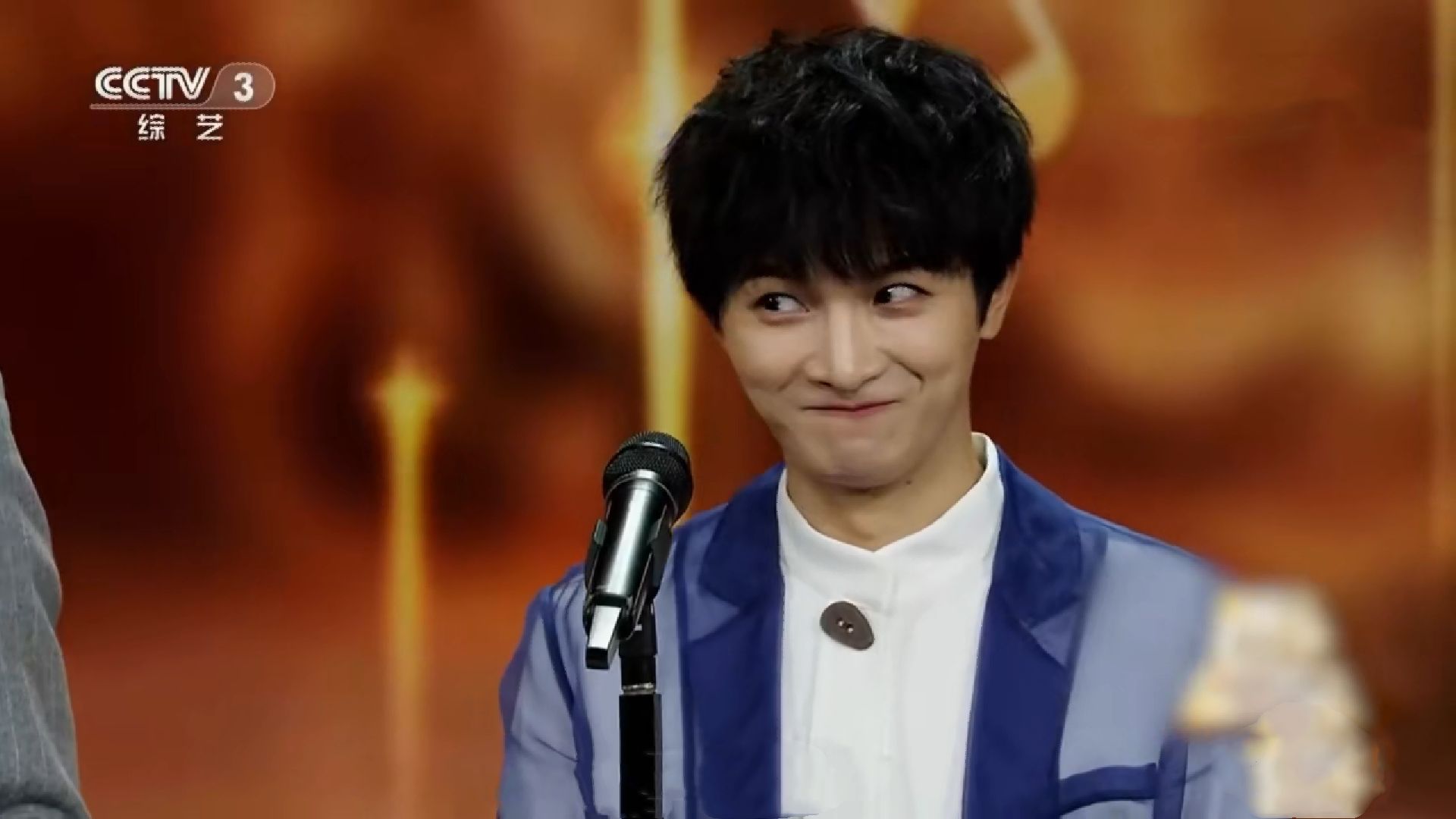 央视网络春晚官宣阵容，又见周深，他到底算不算“娘”？