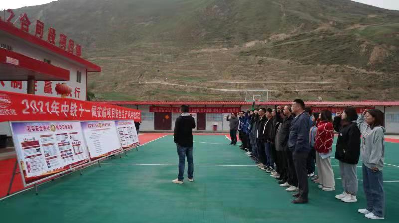 安临公路牟家岭隧道左洞顺利贯通 作者：文碧强