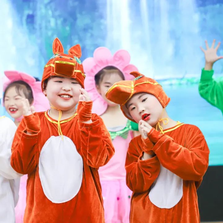 花田花绽，阅读悦心｜双流区黄甲小学举行读书节之阅读表演赛