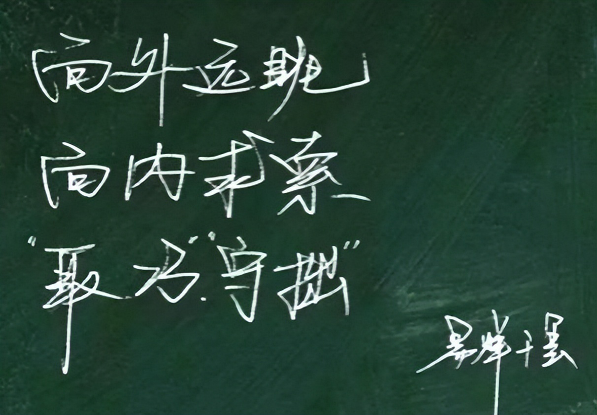 易烊千玺大学毕业了，被评为优秀毕业生，自曝大学生活有一个遗憾