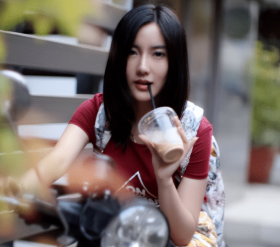 清华大学校花“双料第一”，颜值和才华均在线，不输“奶茶妹妹”