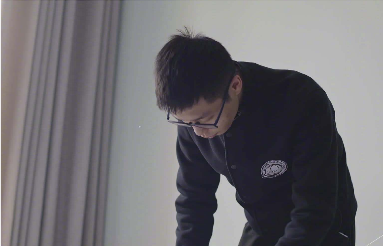 2020年，刺死霸凌者的15岁陈泗翰出狱，出狱前提出：别牵扯班主任