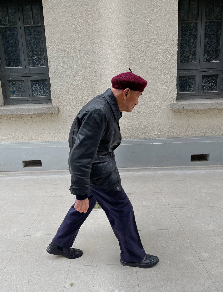 老人图片(忙着扮酷) - 赤虎壹号