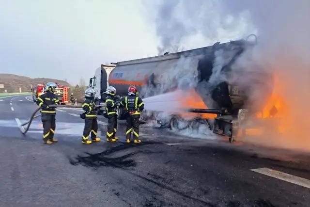 京台高速危化品车爆炸引发一周物流安全警示