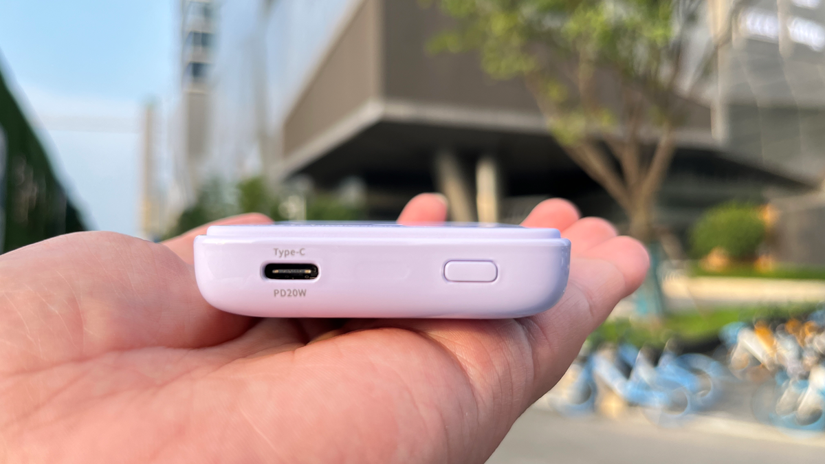 假如你在考虑MagSafe电池，不妨先试试沃品磁吸无线快充移动电源