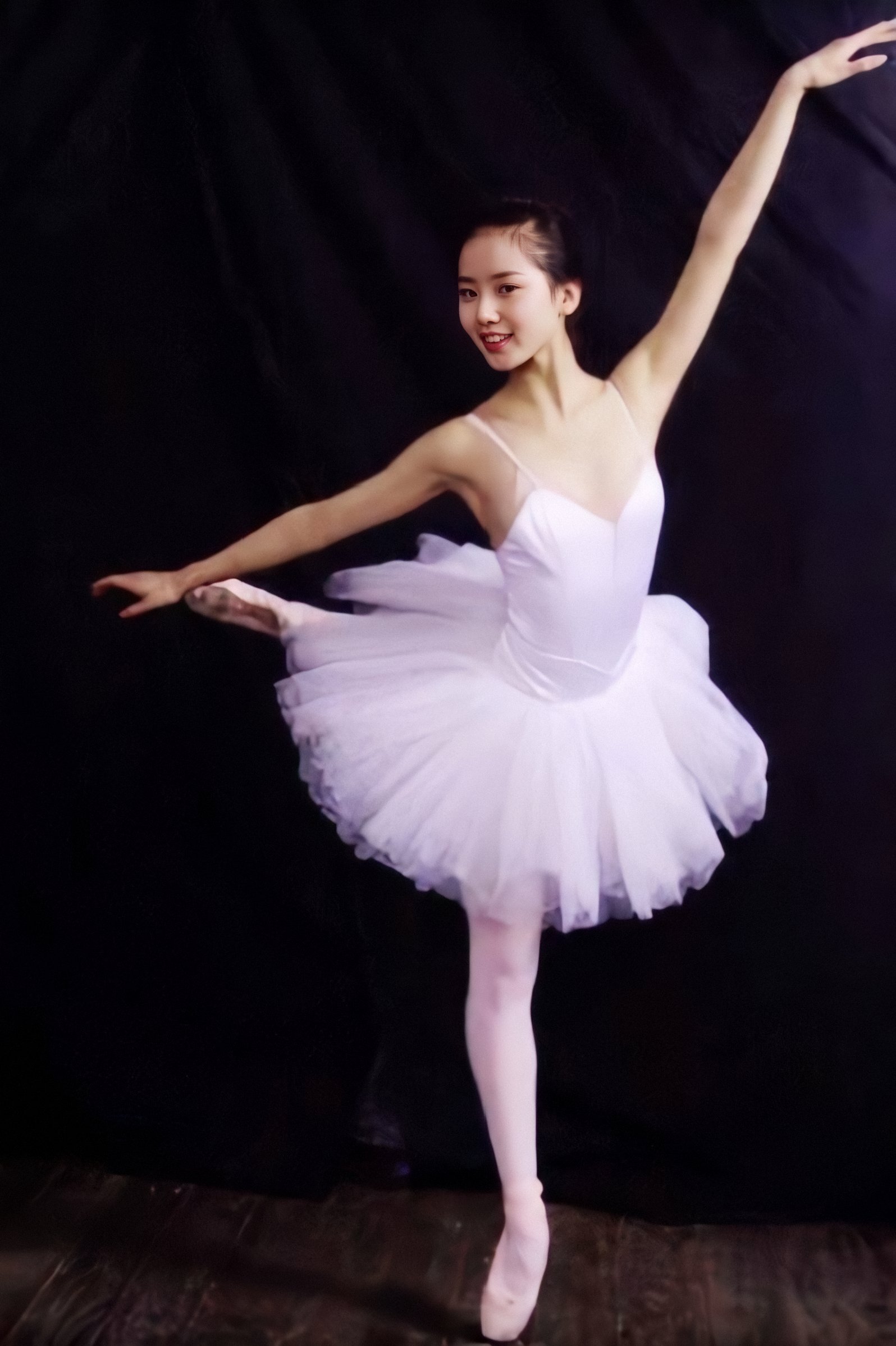 于是从幼儿园到小学四年级,刘诗诗都在业余练习着舞蹈.