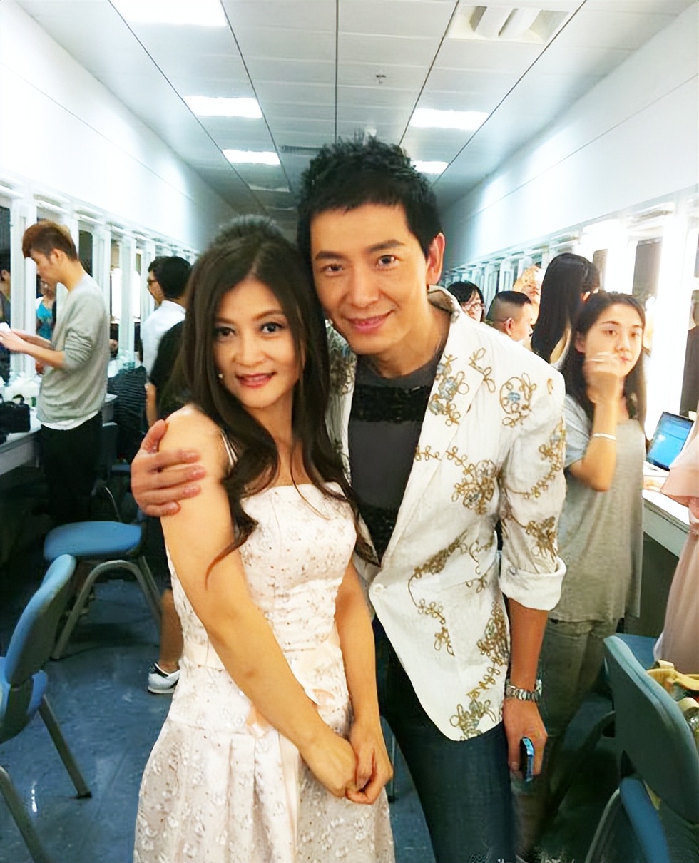 《妈妈的吻》朱晓琳：走红背后有艰辛，53岁为何仍未婚？