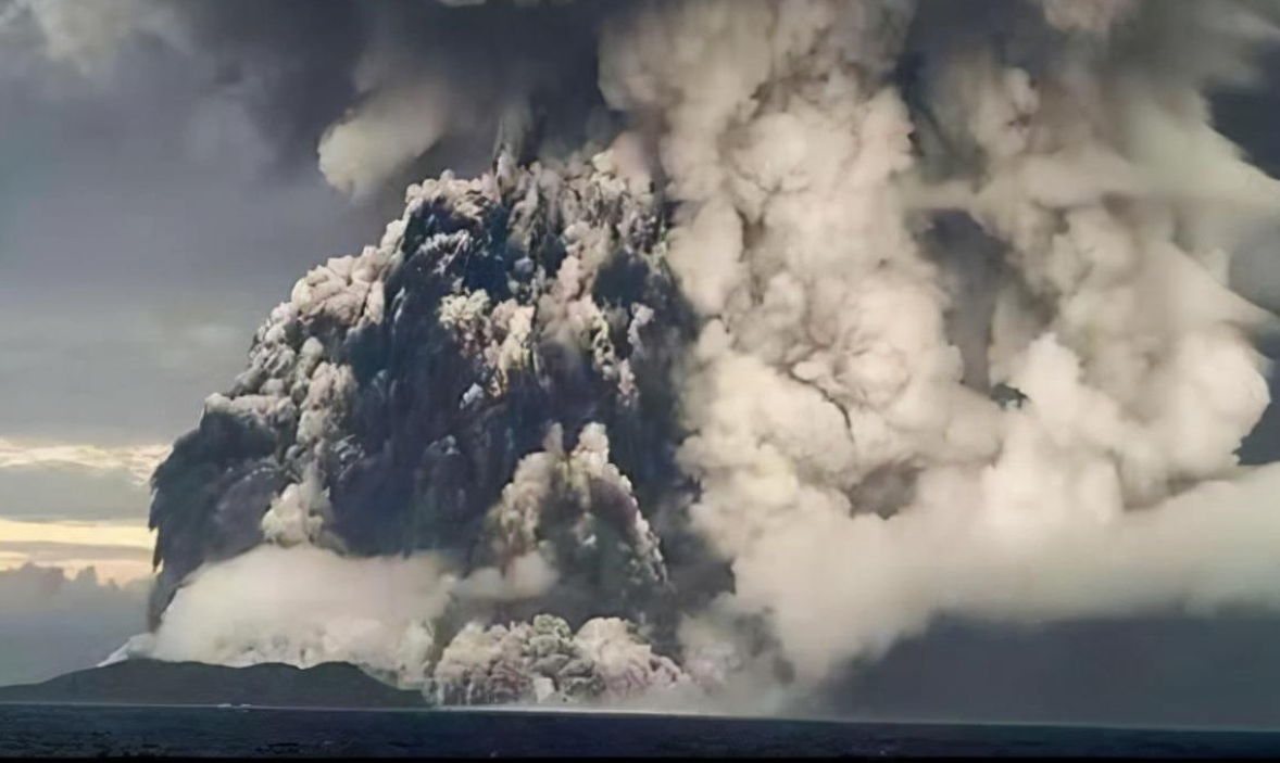 日本富士山喷火口数猛增!汤加火山会导致它大爆发?喷了会咋样?