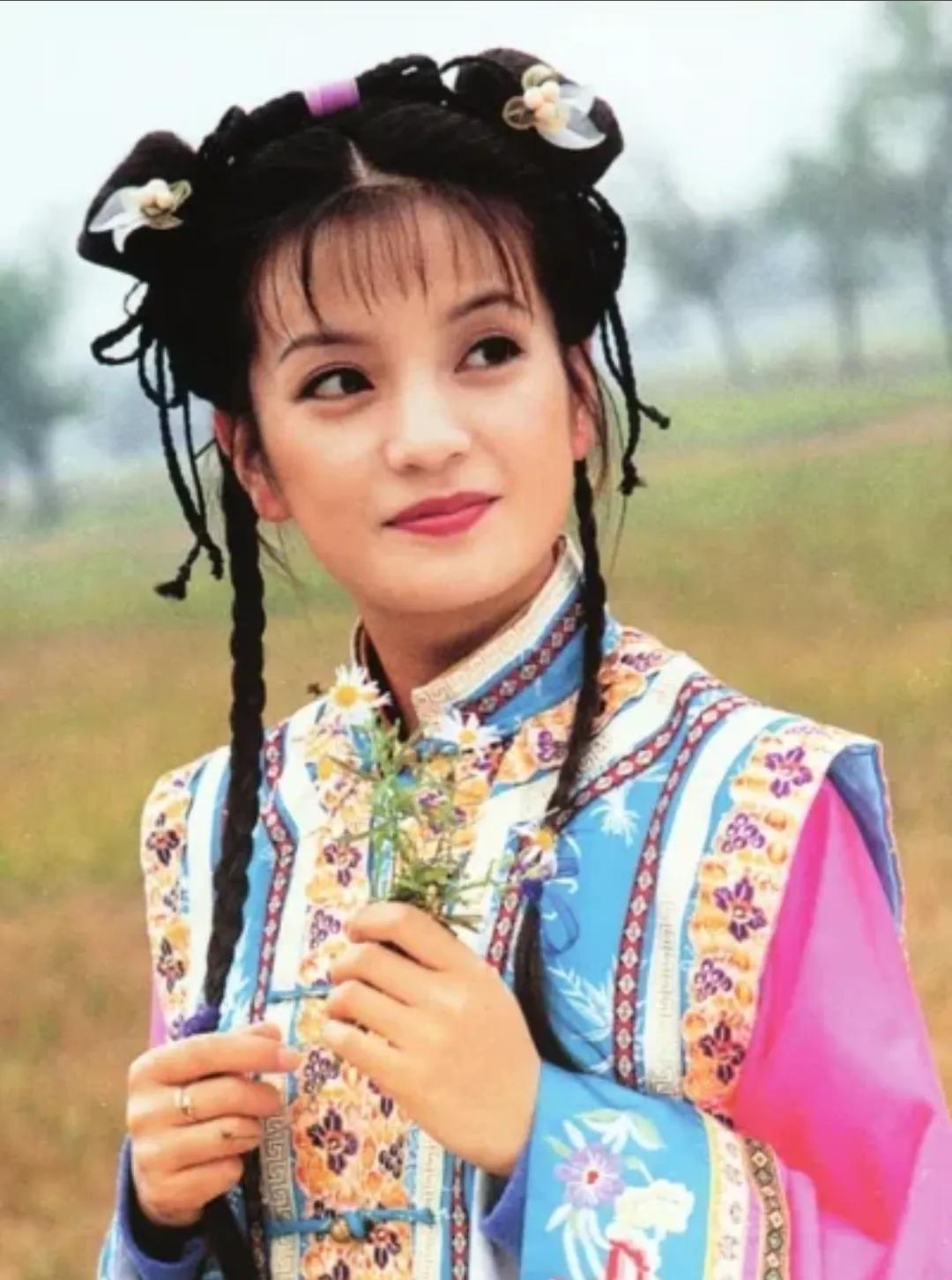 赵薇出演《还珠格格》时颜值巅峰时期，再看这些剧照还很心动