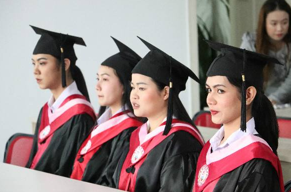 海外“一年制硕士”成为话题，留学生回国找工作，现状引起争议