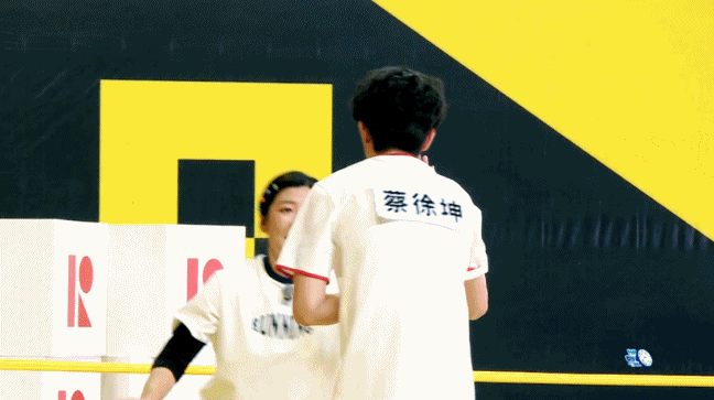 奔跑吧第十季：史上最强踢馆阵容 冠军们在生活中也是“搞笑”达人