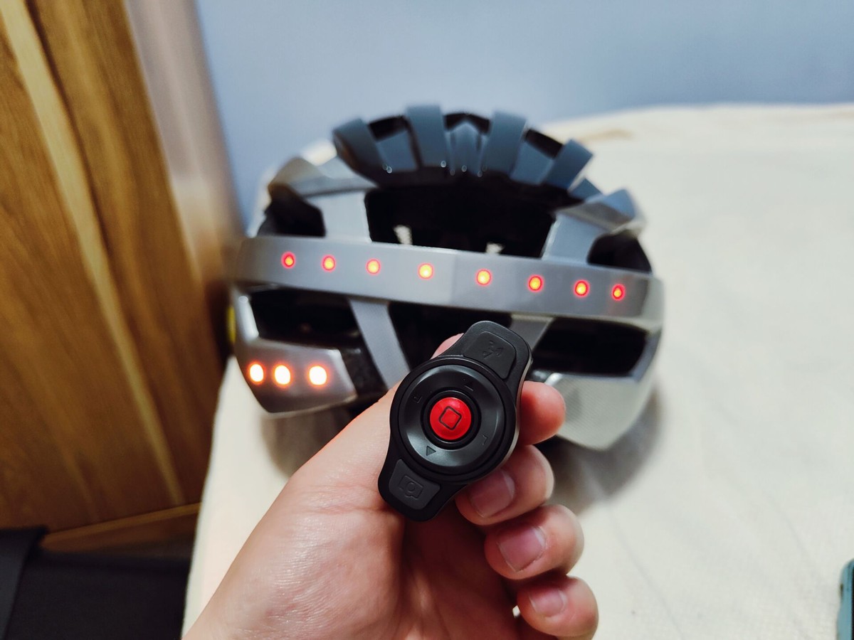 Helmetphone M1T NEO王炸组合：智能灯光+蓝牙音箱+鸿蒙智联