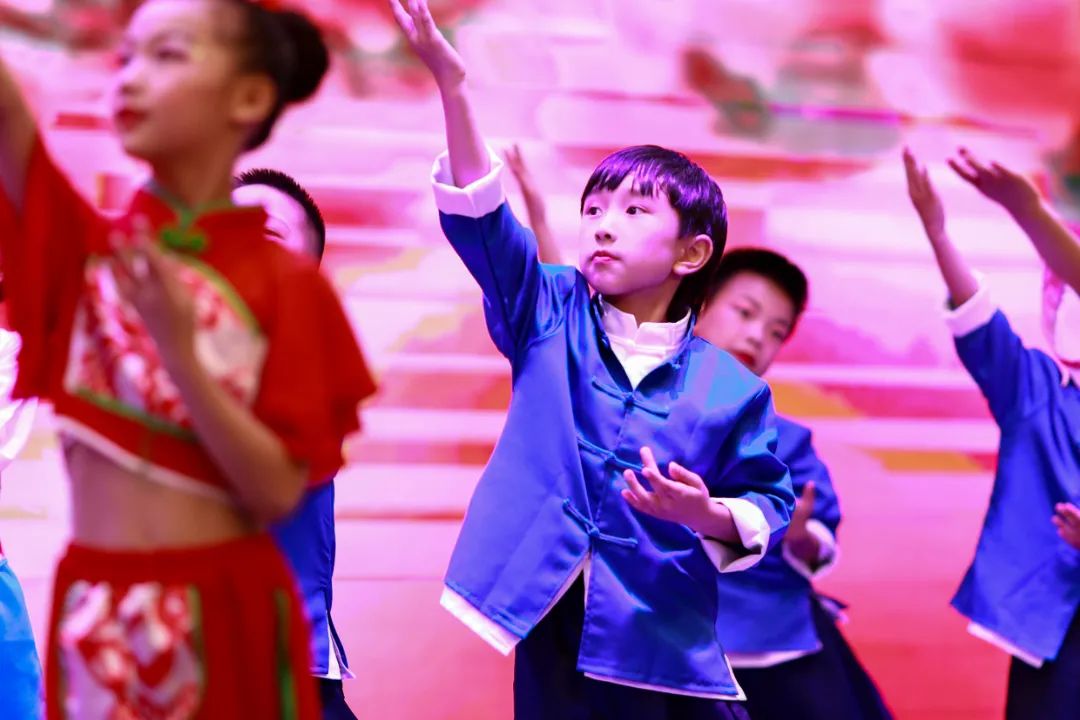 华阳实验小学举行“童星耀五月·艺术绽花开”群舞比赛（续）