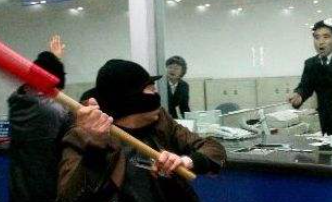 2009年，江西一高考状元抢银行10万被判10年，出狱再考入985名校