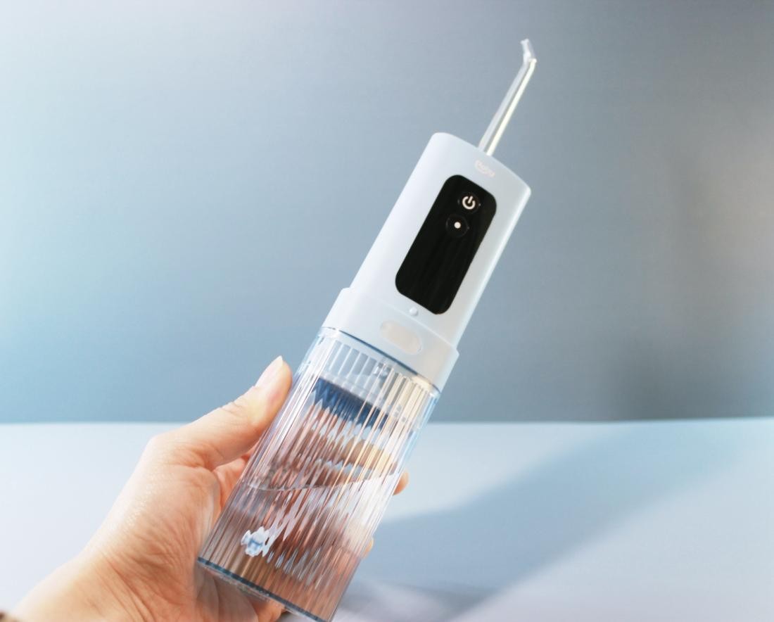 用上Poby小三角便携式冲牙器，远离各种口腔问题