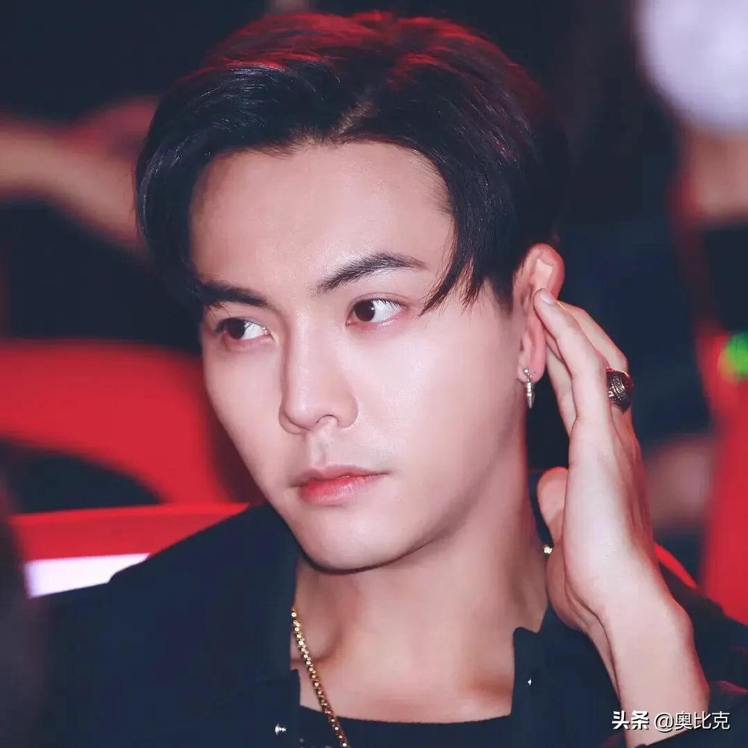 明明扮相普通，却各个扮演绝世美男，这七个男星凭什么？