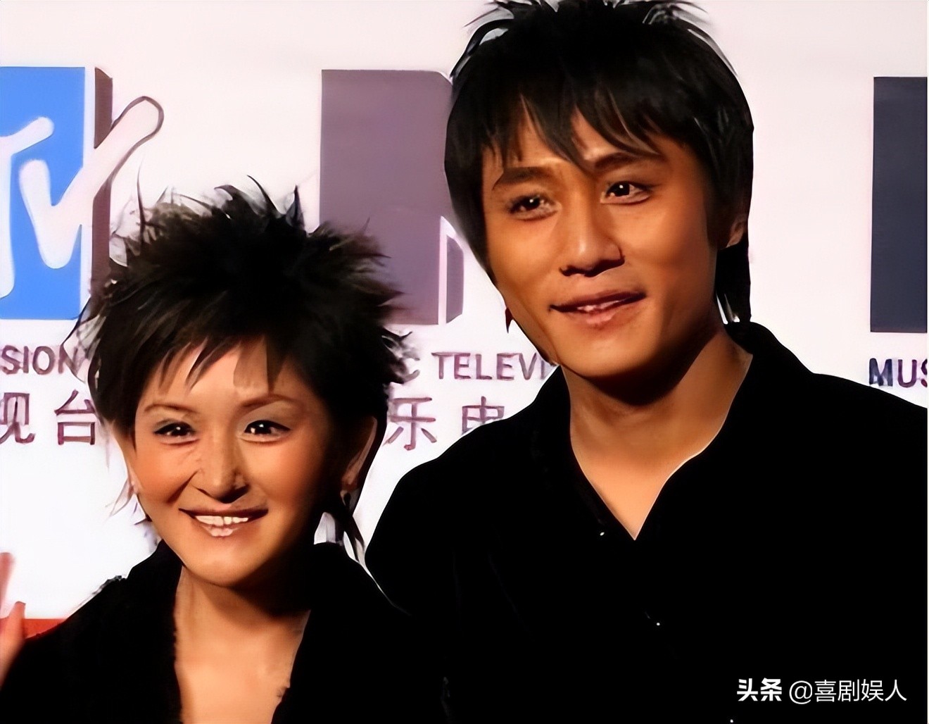 从金童玉女到形同陌路，这10对明星情侣，永远让人“意难平”