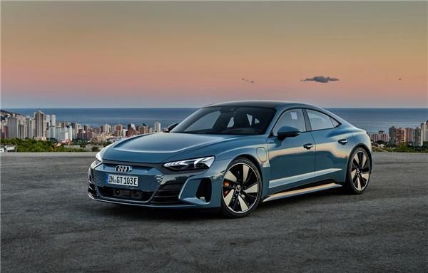 谁是电动时代性能王，奥迪RS e-tron GT PK 特斯拉Model S Plaid