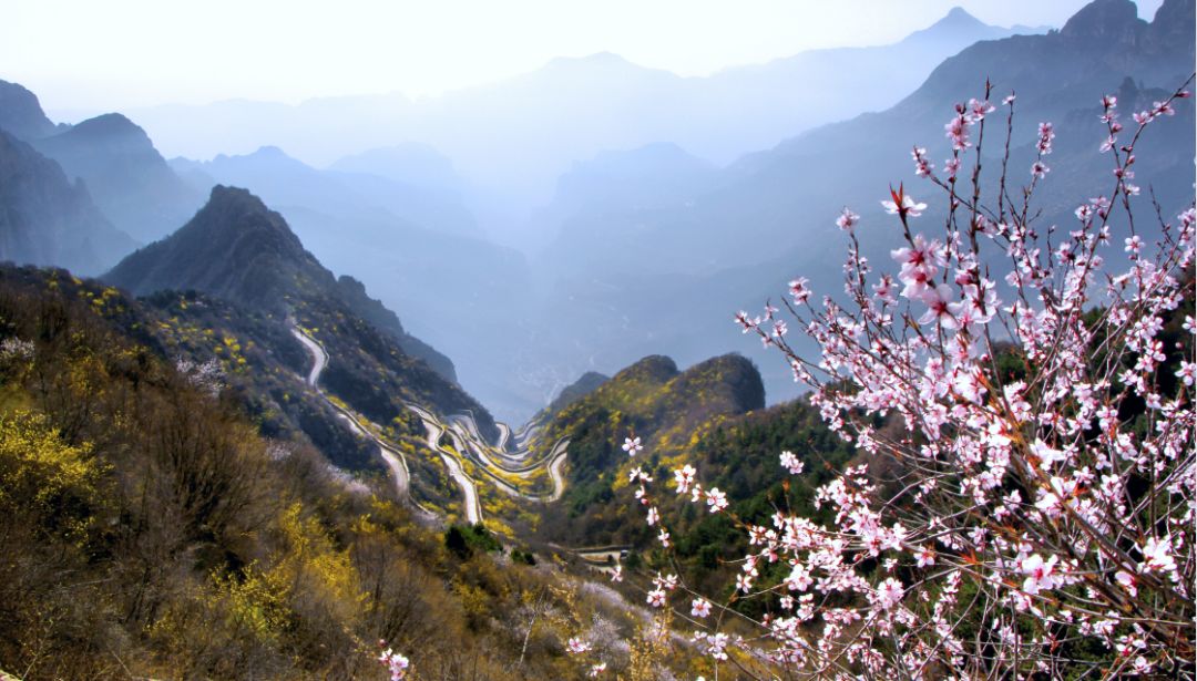 阳春三月春风暖，踏春太行大峡谷游玩正当时