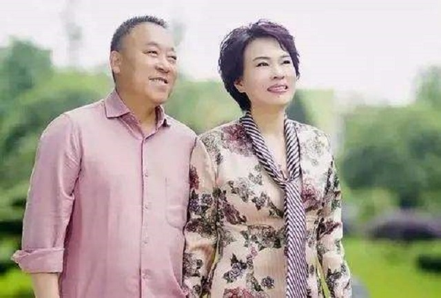 电视鸡毛飞上天原型：白手起家成浙江女首富，800亿赔到负债500亿