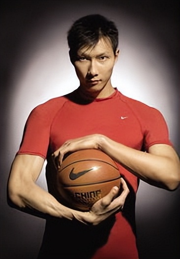 林书豪为什么不能立足nba(在NBA效力期间，林书豪的表现却比阿联更出色，这是什么原因？)