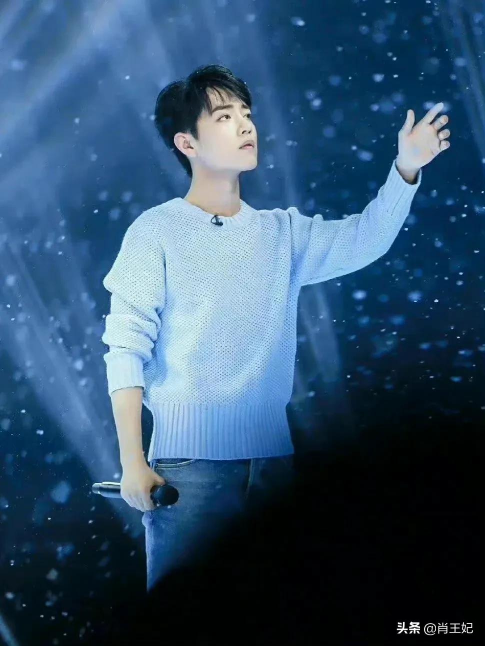 桃桃的一组生图,肖战的眼睛真好看,灵气逼人鲜花与少年绝配