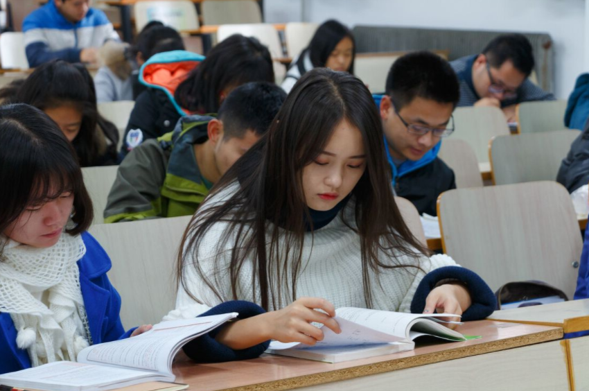 大学生报考专业“后悔榜”，一入医学深似海，从此青春不复存