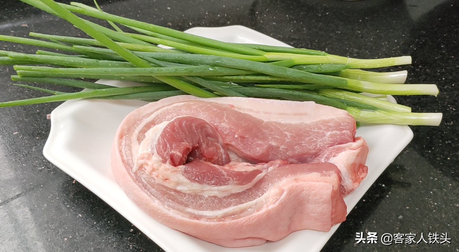 广式叉烧为什么那么香？原来做法这么简单，一打开盖，肚子都饿了