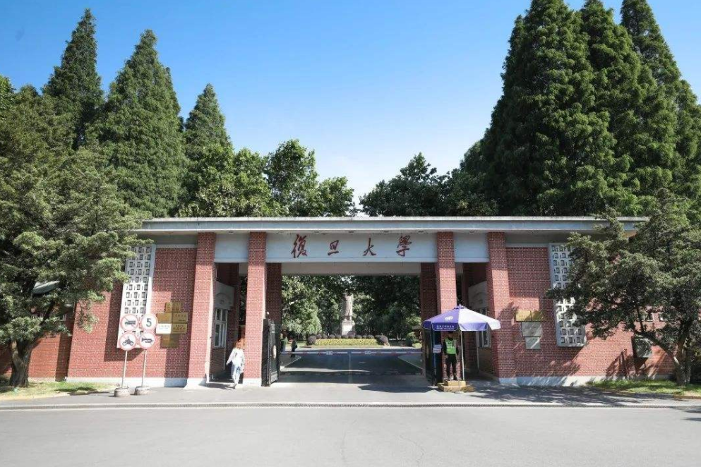 我国百强大学排名已更新，清华大学稳居高位，哈工大错失前十