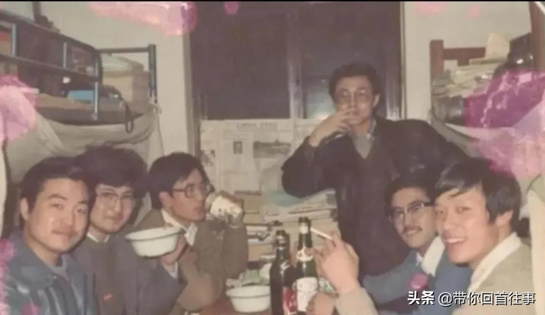 中国80年代最真实的12张老照片，你还记得他们吗