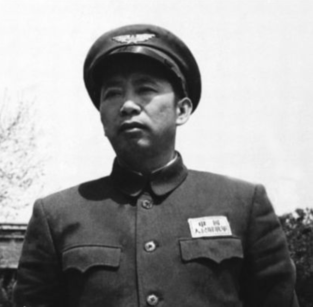 岳振华用导弹击落U-2，毛主席听闻后对总理说：我要见见这支部队