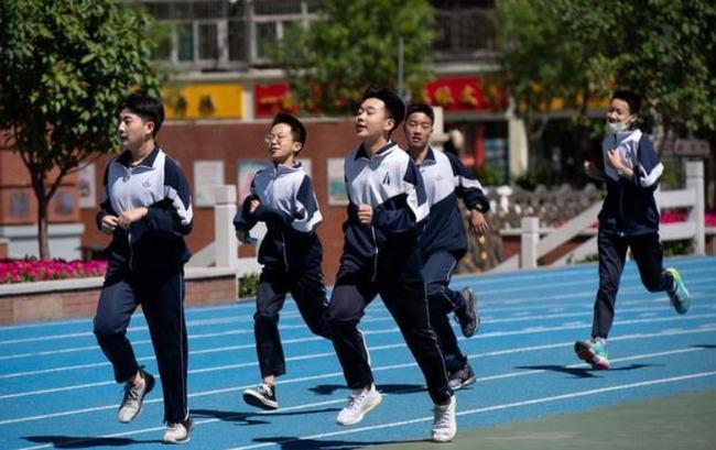 为啥男孩进入青春期容易“变坏”？家长搞懂了，孩子才能少走歪路