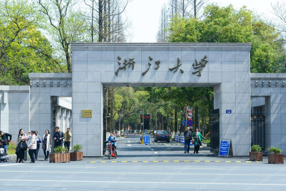 我国百强大学排名已更新，清华大学稳居高位，哈工大错失前十