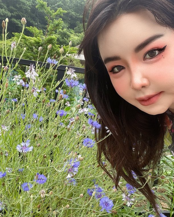 2NE1朴春，最新自拍都快认不出来了