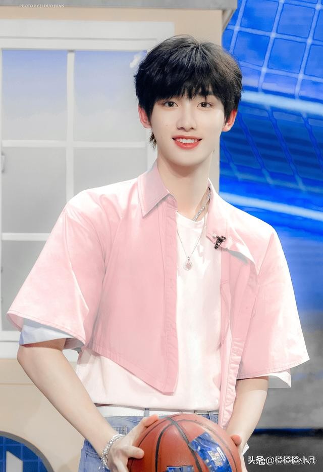 贯穿整个台风计划的丁程鑫，用七年改变了时代峰峻的淘汰制规则