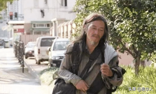 高考状元上海打拼受挫，与父母断绝联系，12年靠捡垃圾为生