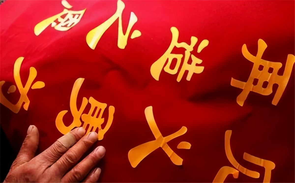 1999年，江苏小伙救下溺水女孩，1年后为何起诉女孩索赔26万？