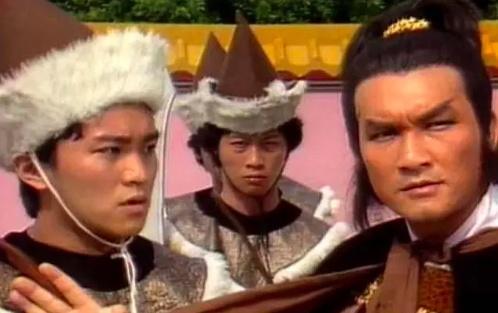 80年代参演20部剧，在TVB他跑了10年龙套，离开后夺得7次影帝提名